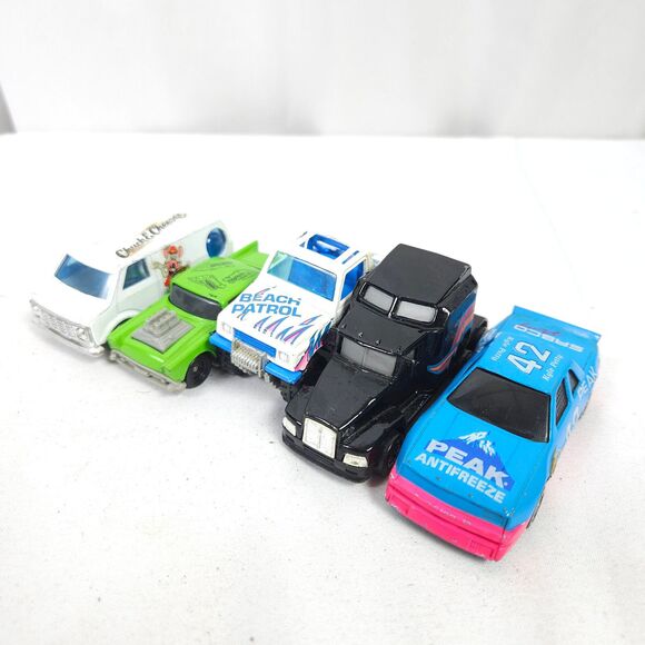 Vintage Die Cast Car Lot Chuck E Cheese Van - Beach Patrol - 57 Chevy Alligator - Picture 1 of 11